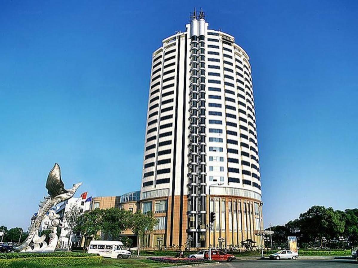 Hongyi Hotel Wuhan Exterior photo